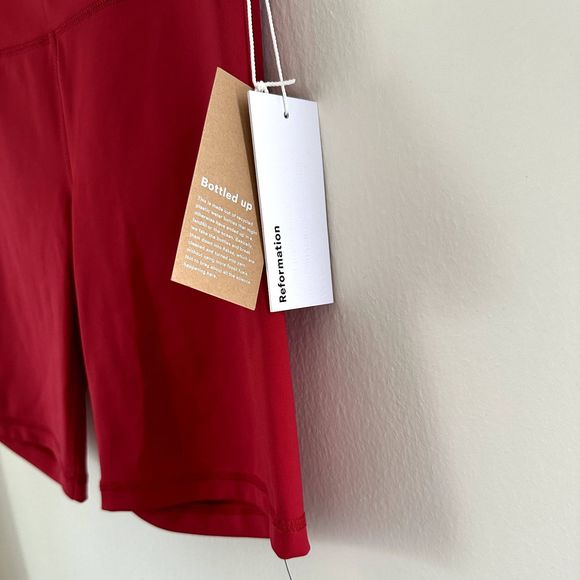 NEW Reformation EcoMove High Rise 7" Bike Short in Lipstick Red - Picture 4 of 7